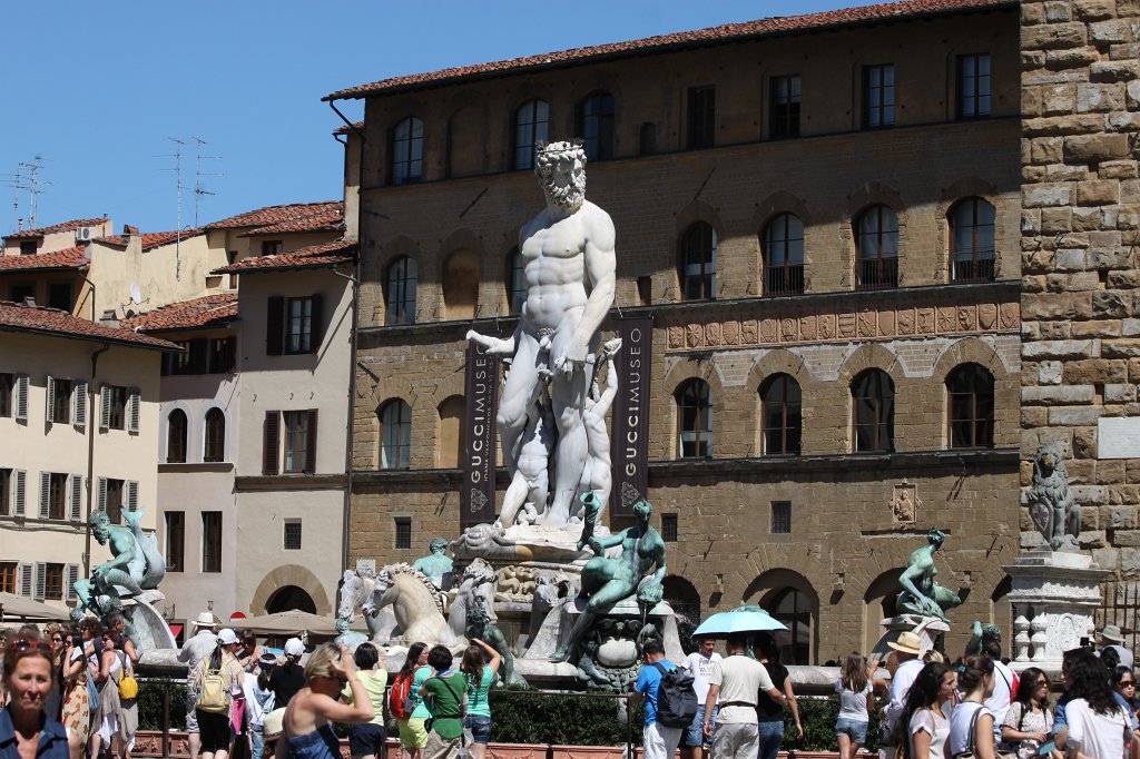 IMG_5922.JPG -  Fountain of Neptune  and Gucci museum