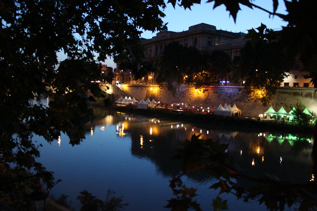IMG_7044.JPG -  Tiber  river bank at dusk