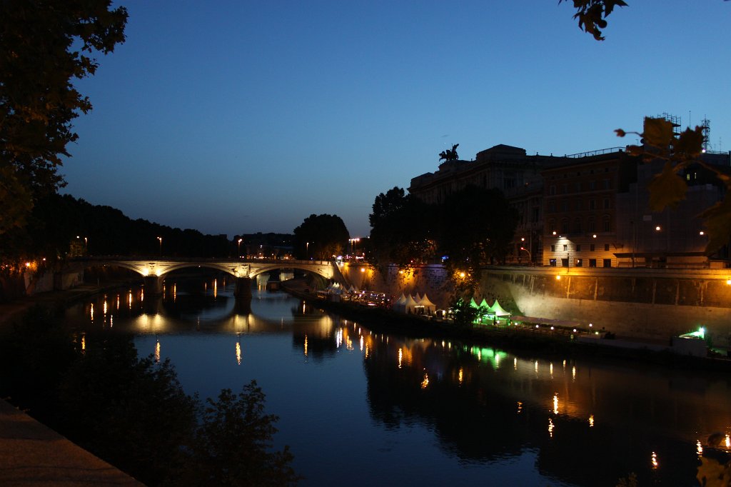 IMG_7046.JPG -  Tiber  river at dusk