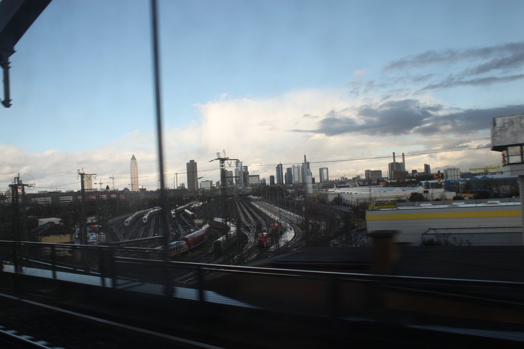 IMG_8816.JPG -  Frankfurt central station  tracks