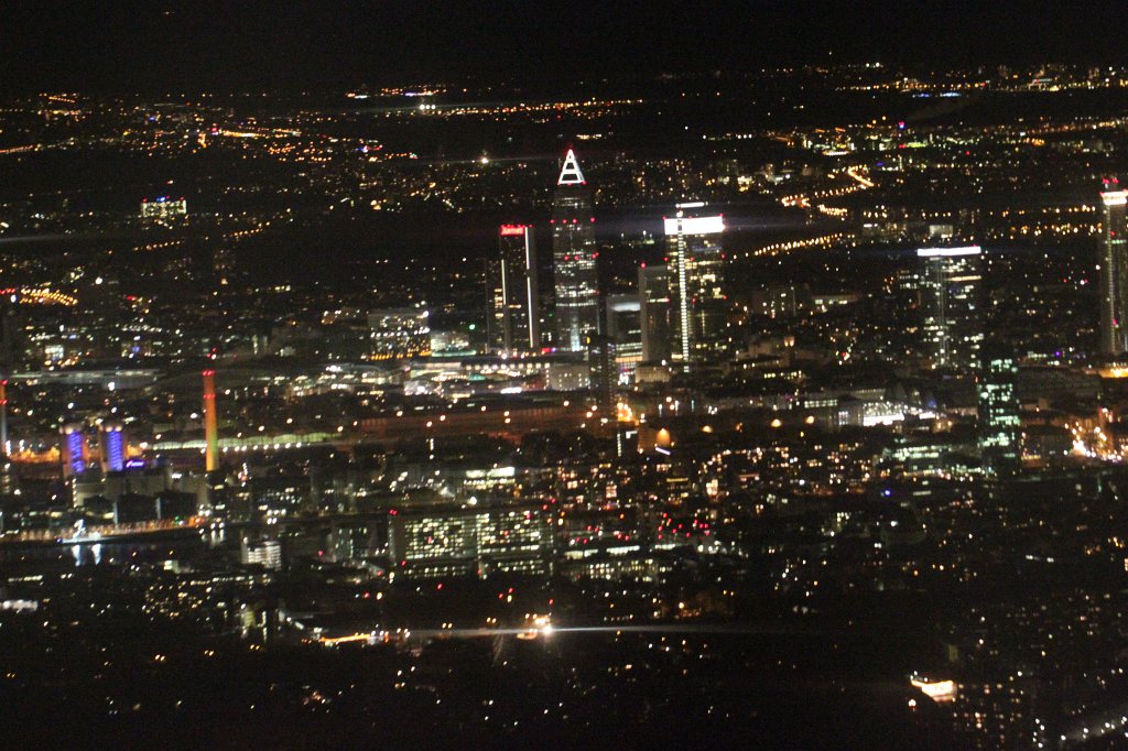 IMG_9041.JPG -  Frankfurt  skyline at night