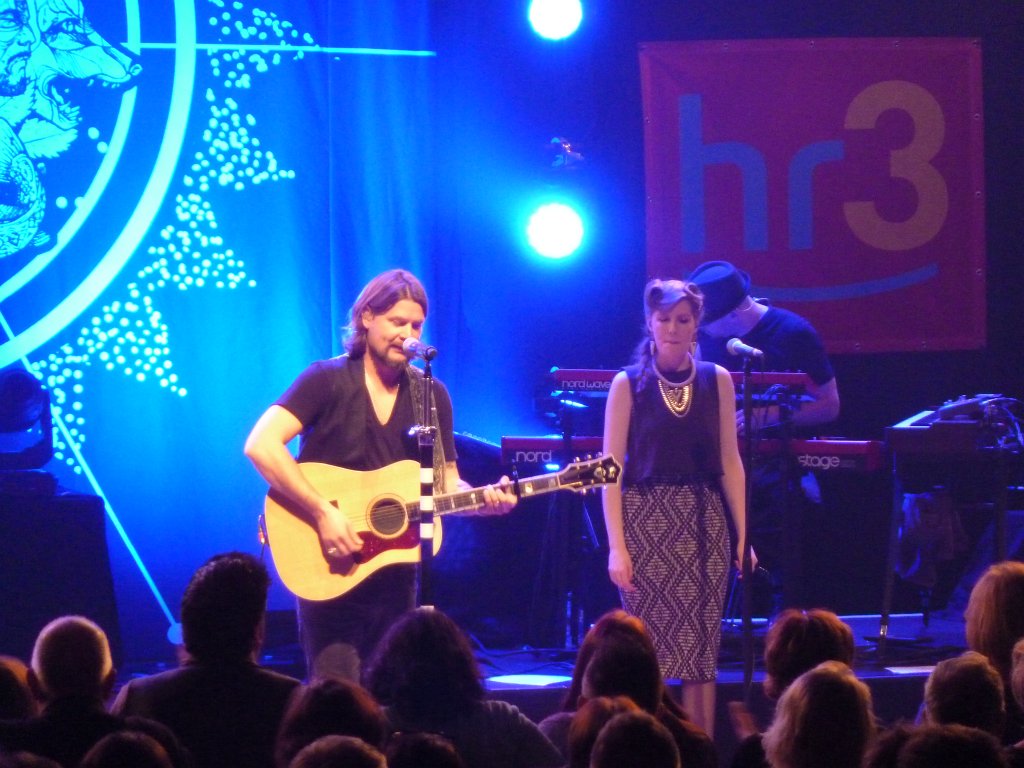 P1110654.JPG -  hr3 @night -  Rea Garvey 