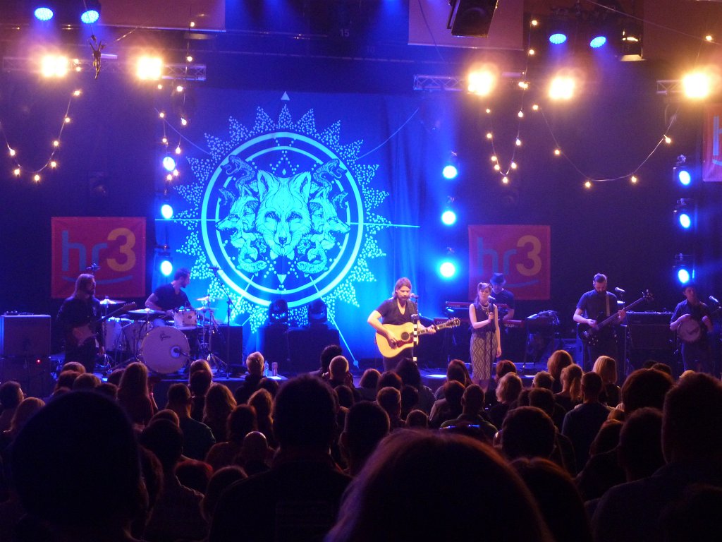 P1110657.JPG -  hr3 @night -  Rea Garvey 