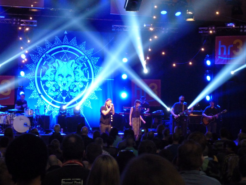 P1110661.JPG -  hr3 @night -  Rea Garvey 