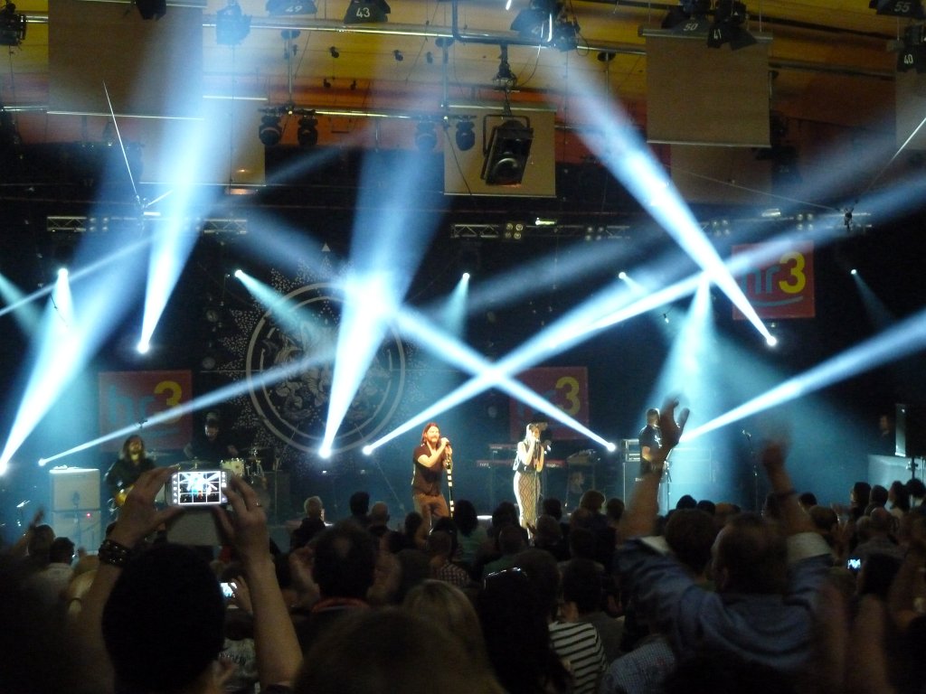 P1110663.JPG -  hr3 @night -  Rea Garvey 