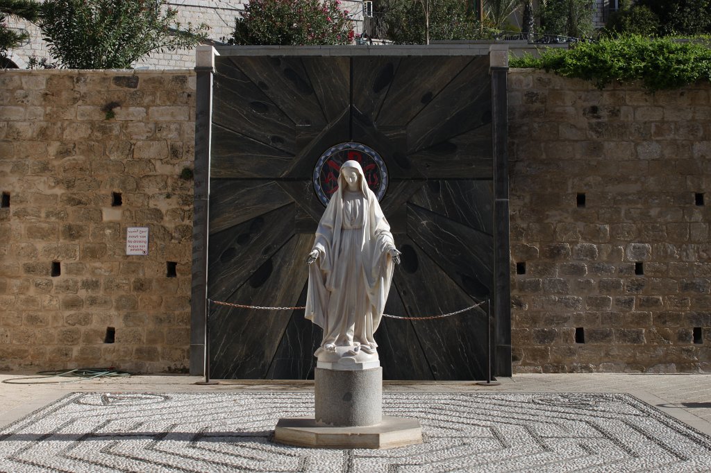 IMG_9454.JPG - Statue of Maria at the  Basilica of the Annunciation 