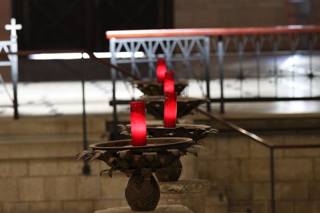 IMG_9458.JPG - Candle lights in the  Basilica of the Annunciation 