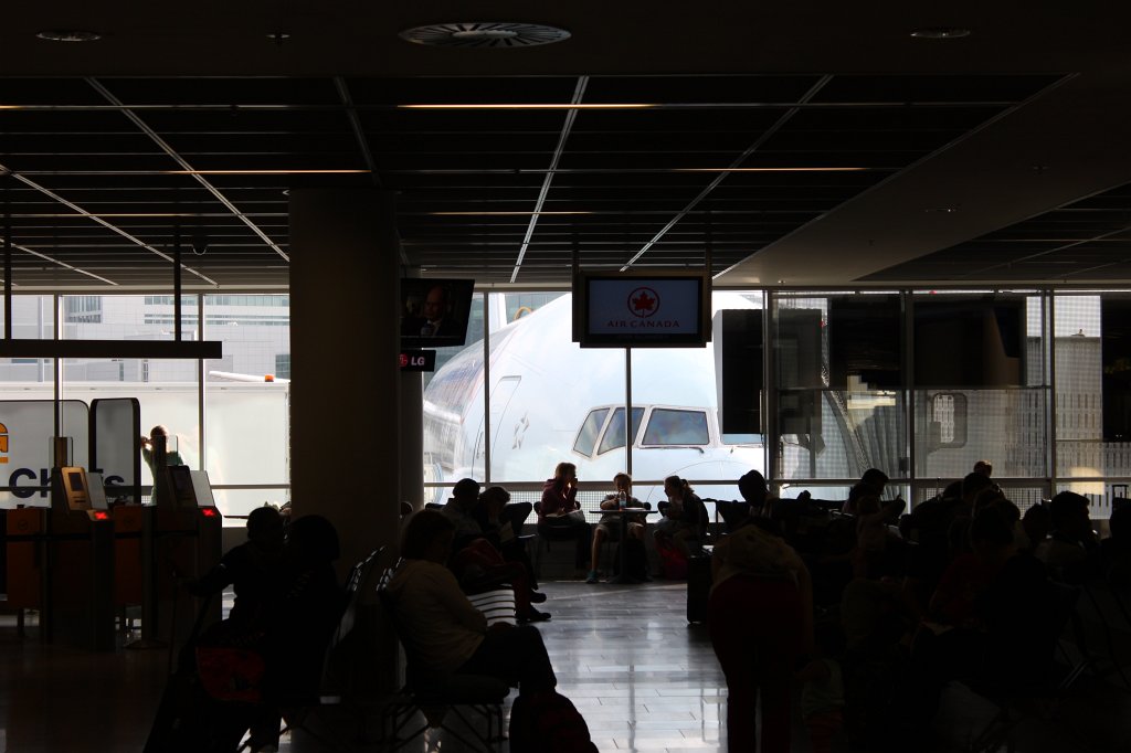 IMG_2089.JPG - Air Canada Boeing 777 looking into the gate