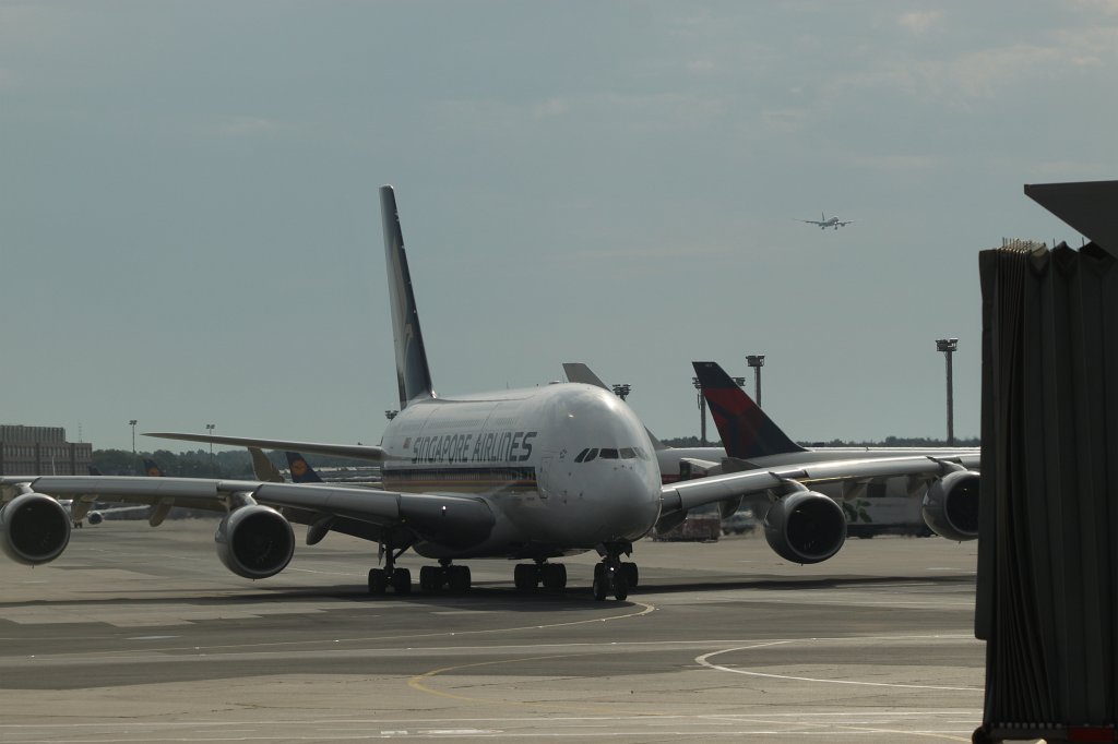 IMG_2099.JPG - Singapore Airlines Airbus 380