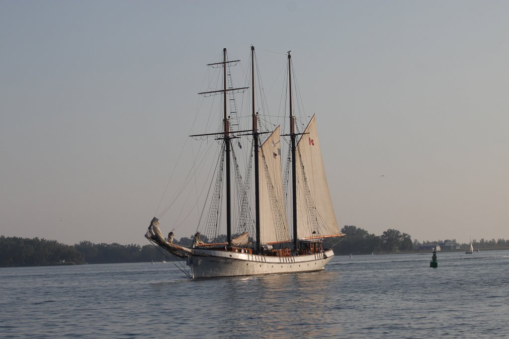 IMG_2192.JPG - Sailship at Toronto port