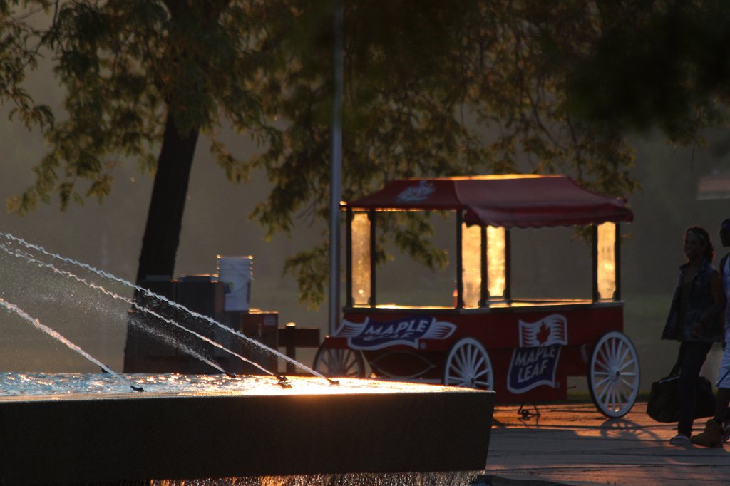 IMG_2237.JPG - Avenue of the island fountain at sunset