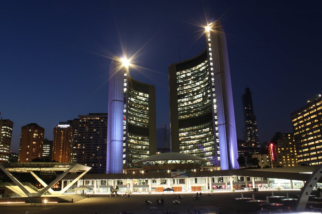 IMG_2416.JPG -  Nathan Phillips Square  with  city hall 