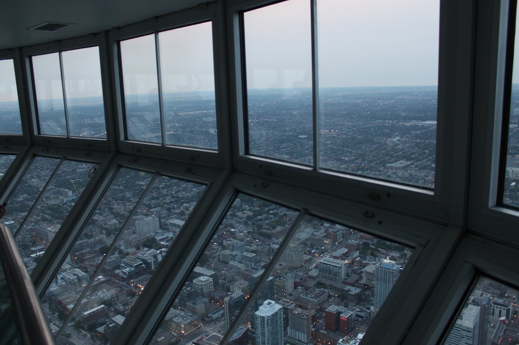 IMG_3000.JPG -  Toronto  view from  Skypod 