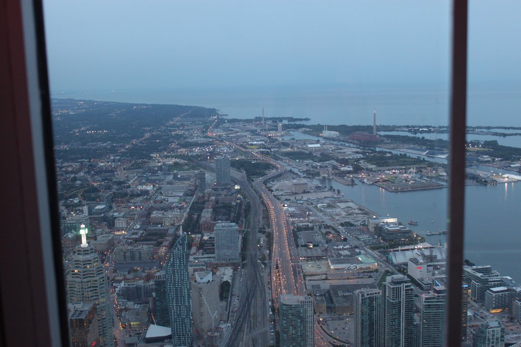 IMG_3015.JPG -  Gardiner Expressway  &  Lake Ontario 