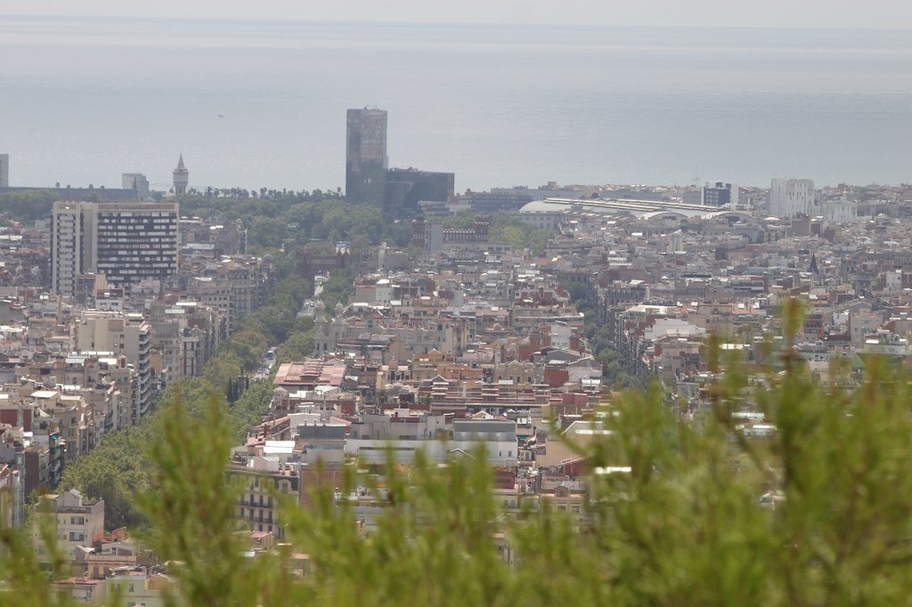 IMG_3745.JPG -  Barcelona . Passeig de Sant Joan and Carrer de Bailèn form green line through the city. The  Arc de Triomf  can be seen on the Passeig de Sant Joan at the left line.