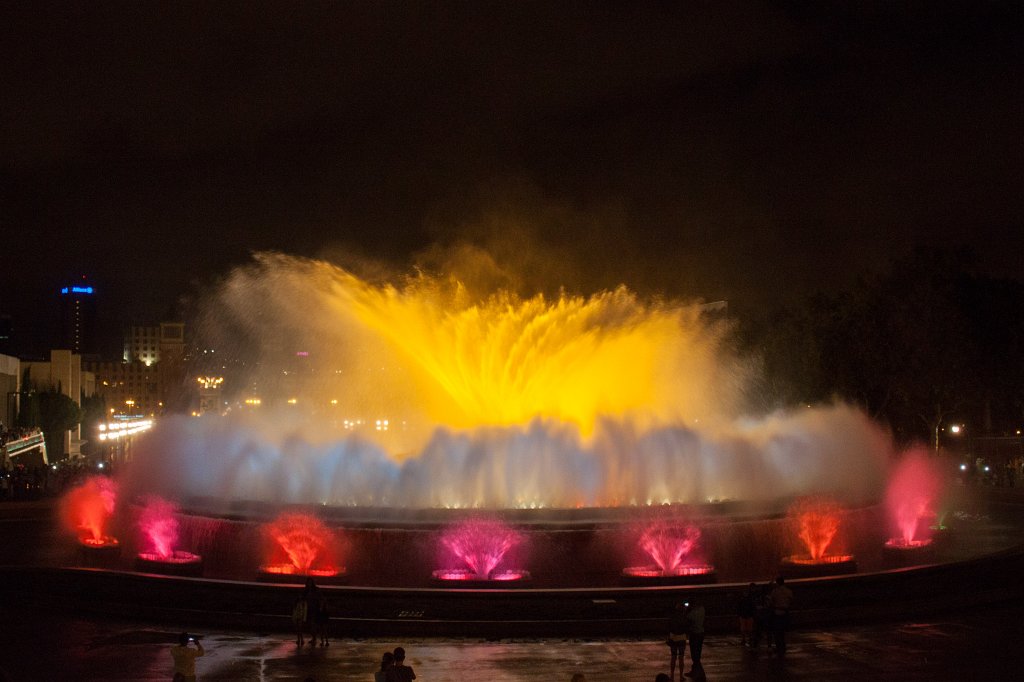 IMG_3991_c.jpg -  Font màgica de Montjuïc  - Water, light and music show