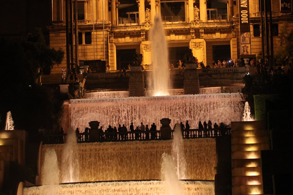 IMG_4091.JPG - Frountains in front of the  Museu Nacional d'Art de Catalunya 