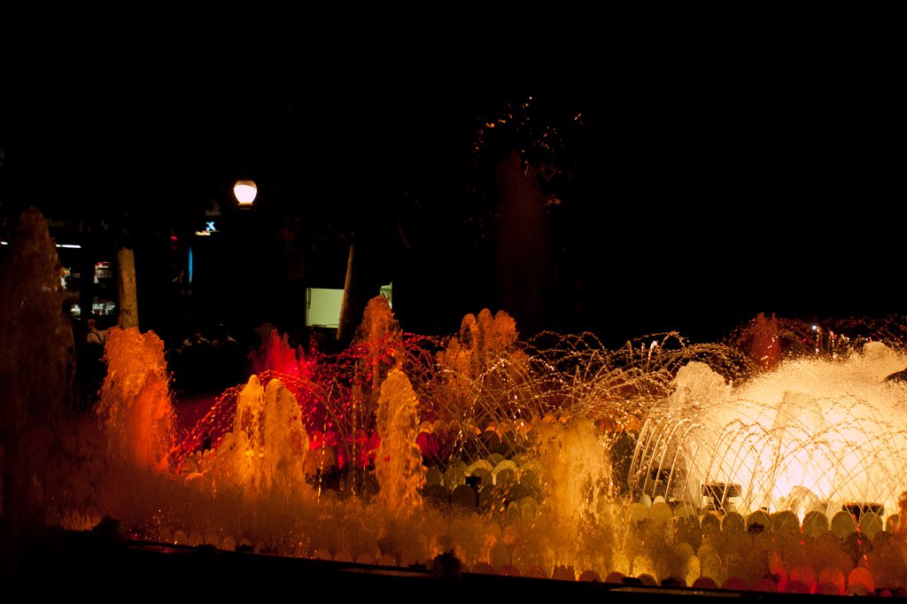 IMG_4897_c.jpg -  Font màgica de Montjuïc  - water, light and music show