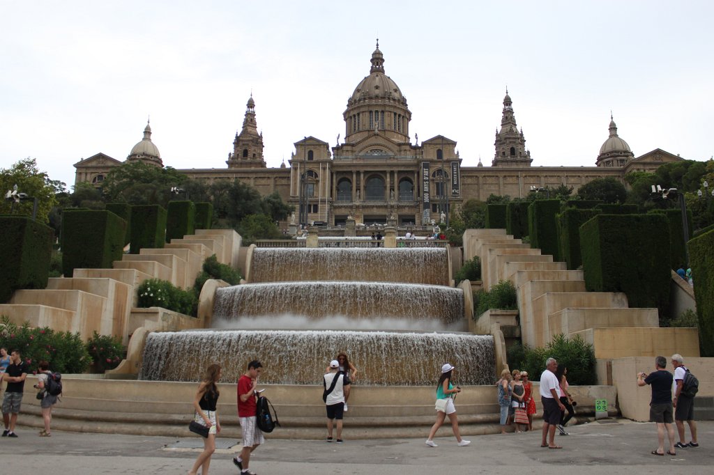 IMG_5582.JPG - Cascades & stairs up to  Museu Nacional d'Art de Catalunya 