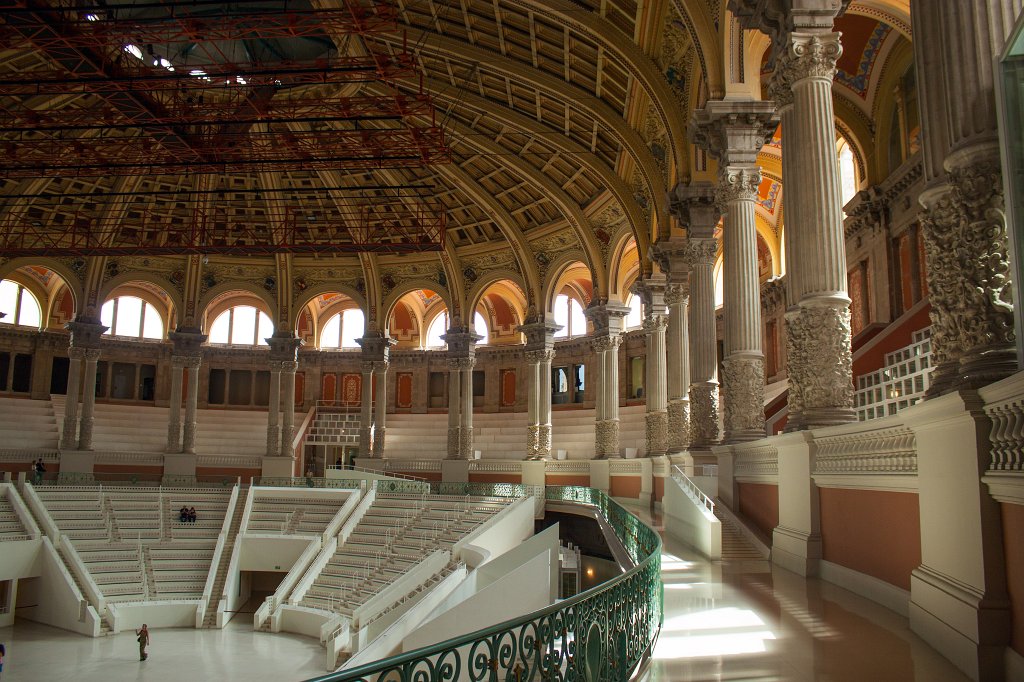 IMG_5598_c.jpg - Sala Oval of the  Museu Nacional d'Art de Catalunya 