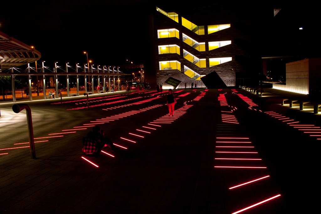 IMG_5689_c.jpg - Light art at the  Plaça de les Glòries Catalanes 
