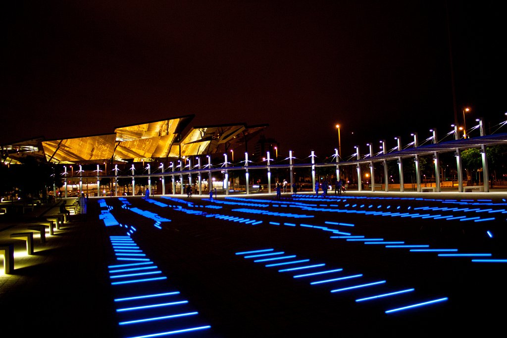 IMG_5697_c.jpg - Light art at the  Plaça de les Glòries Catalanes 