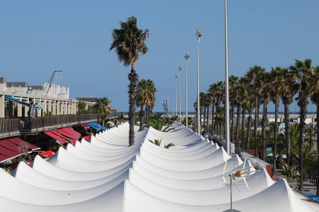 IMG_6305.JPG - Tents at  Port Olímpic 