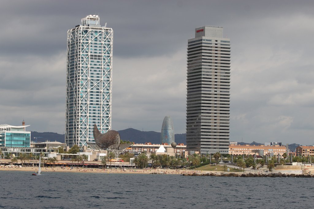 IMG_6453.JPG -  Hotel Arts  &  Mapfre tower  framing  Torre Agbar 
