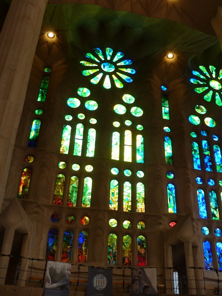 P1130054.JPG - Basílica i Temple Expiatori de la  Sagrada Família  - Windows