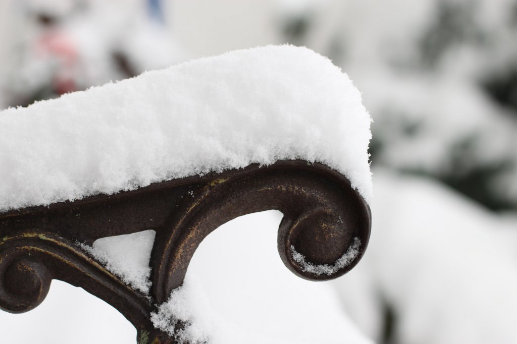 IMG_8244.JPG - Snow cap