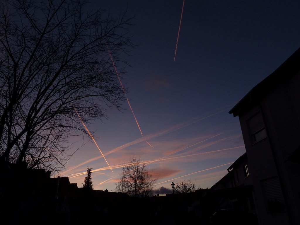 P1130681.JPG - Traces in the sky before sunrise