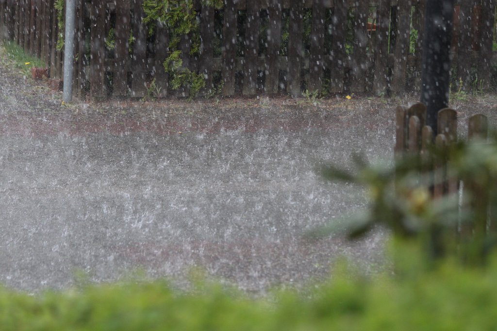 IMG_9885.JPG - Street or sea?