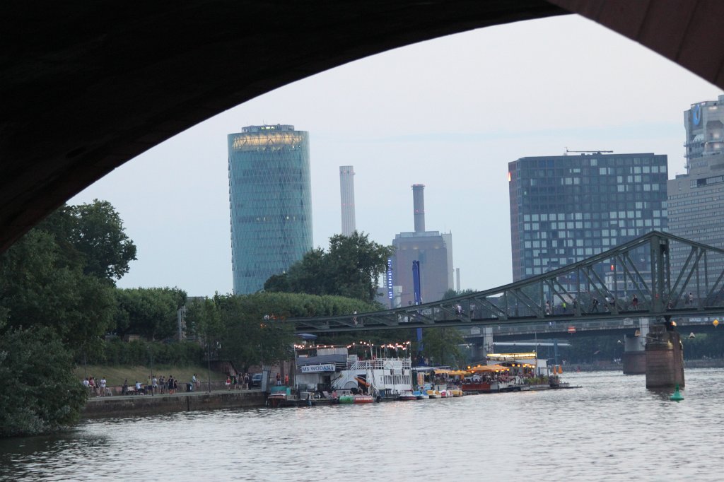 IMG_1970.JPG -  Main river  bank at  Frankfurt 