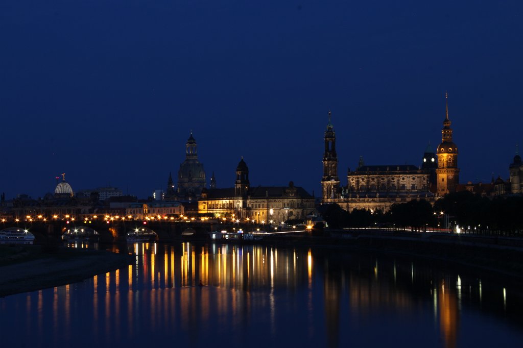IMG_3637.JPG -  Elbflorenz  -  Elbe river  -   Lipsiusbau ,  Frauenkriche ,  Sächsisches Ständehaus ,  Katholische Hofkirche ,  Residenzschloss 