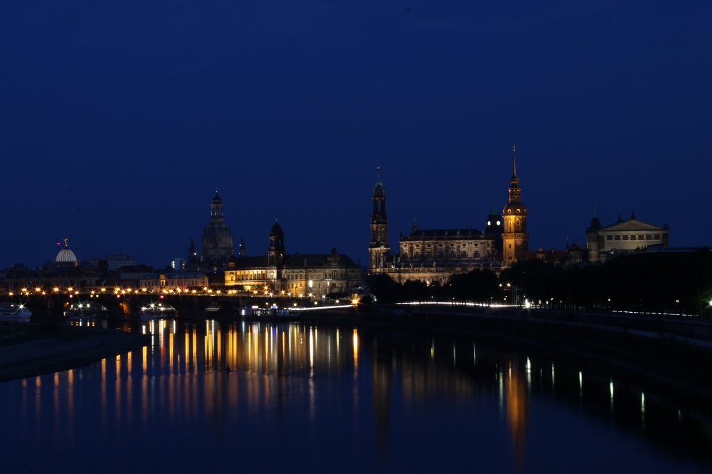 IMG_3638.JPG -  Elbflorenz  -  Elbe river  -   Lipsiusbau ,  Frauenkriche ,  Sächsisches Ständehaus ,  Katholische Hofkirche ,  Residenzschloss ,  Semperoper 