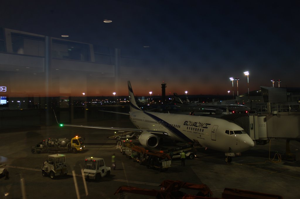 IMG_5833.JPG - Dawn at the airport