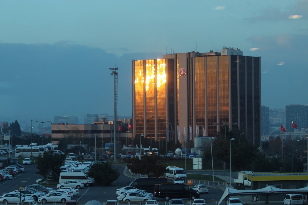 IMG_6691.JPG - Golden building