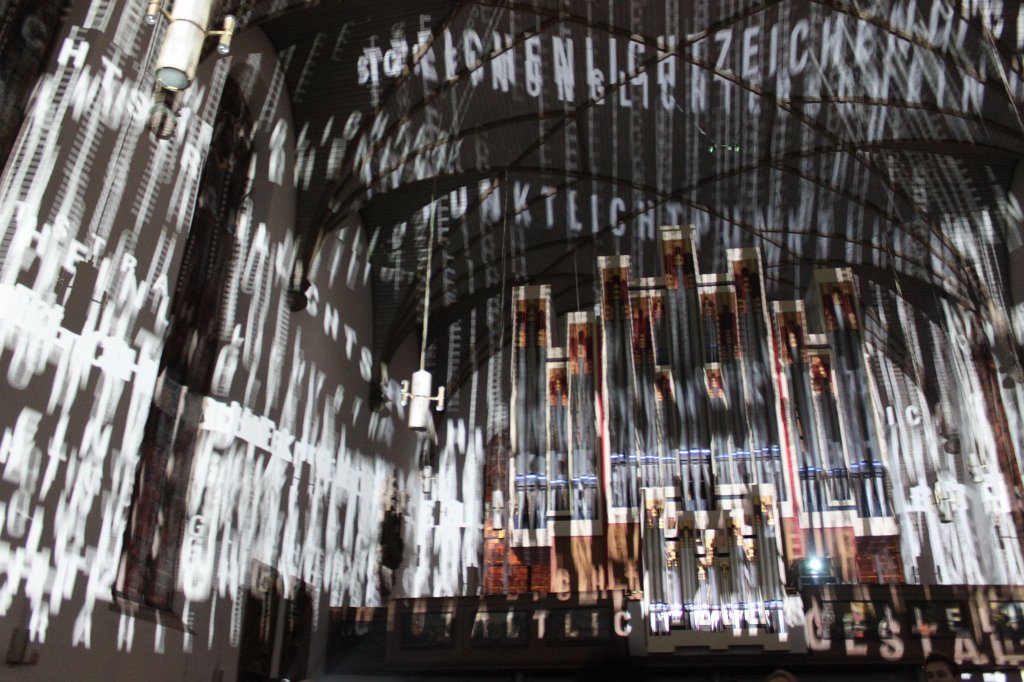 IMG_7993.JPG - Frankfurt Luminale 2016 in the St. Katharinenkirche at the Hauptwache showing the typographical light projections of the artist duo Detlef Hartung and Georg Trenz