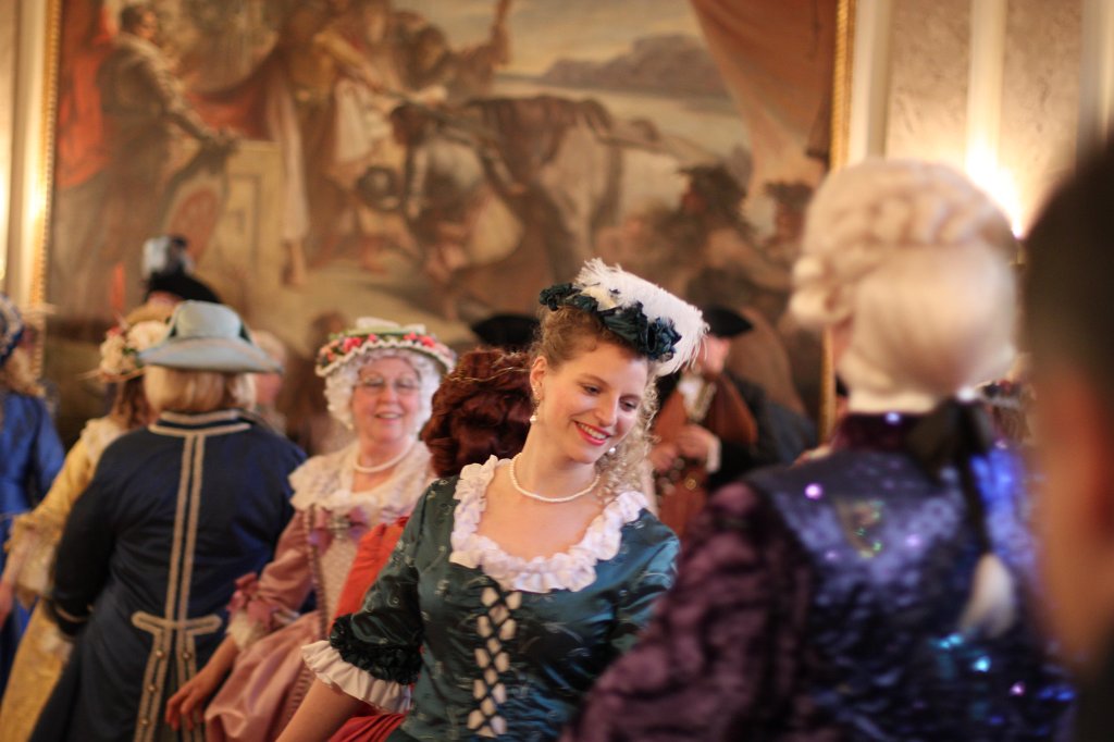 IMG_8818.JPG - Historic dancing in the  Bolongaropalast  -  Night of Museums  2016  Frankfurt 