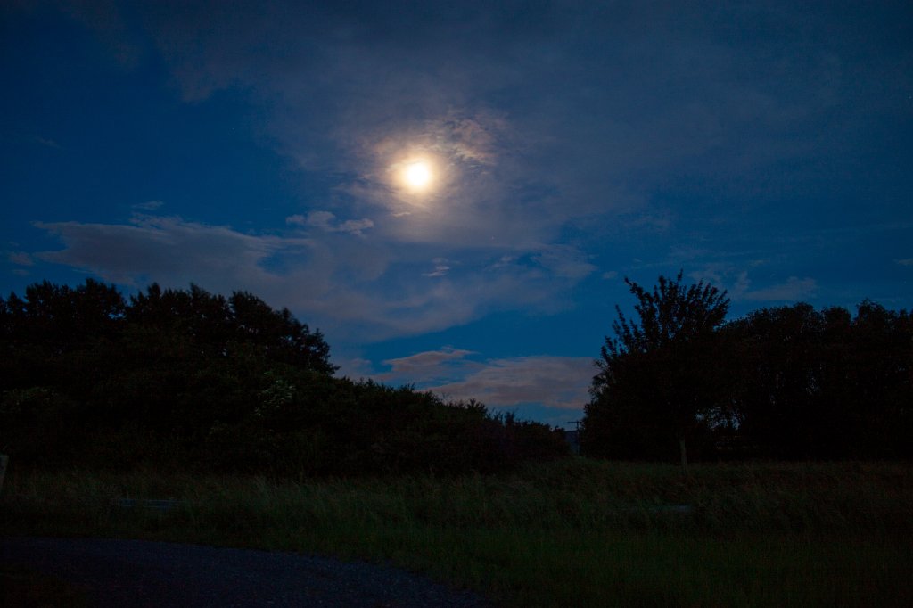 IMG_1887_c.jpg - Moon and clouds after sunset