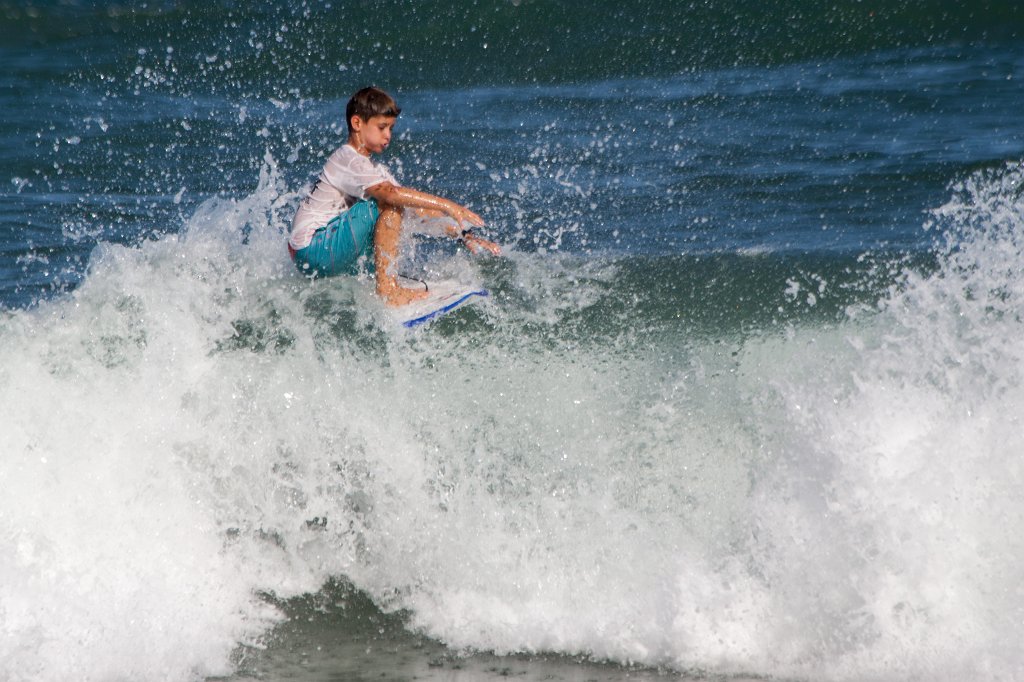 IMG_3404_c.jpg - Surfing at  Herzliya  beach