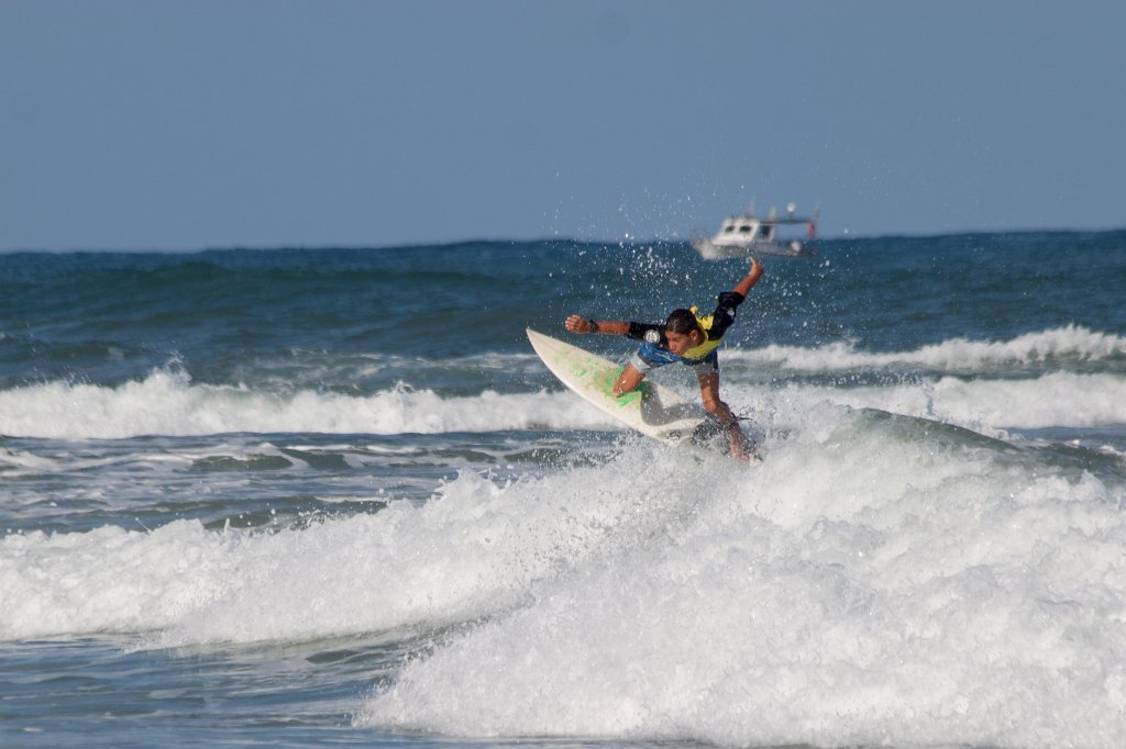 IMG_3408_c.jpg - Surfing at  Herzliya  beach