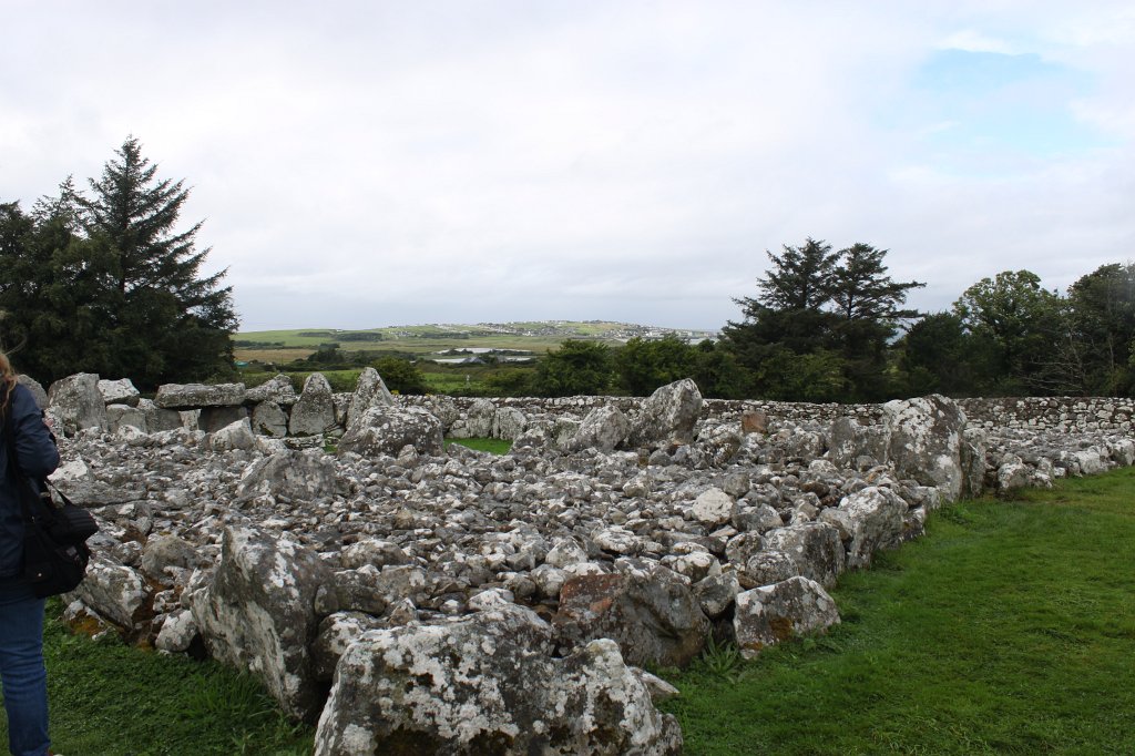 IMG_4657.JPG -  Creevykeel court tomb 