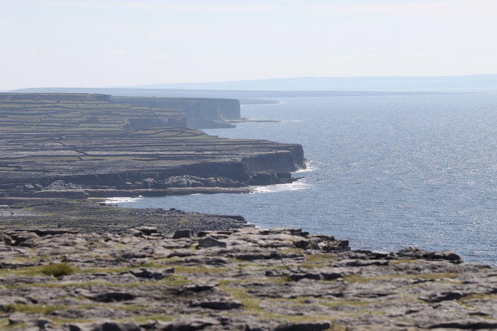 IMG_5109.JPG - Cliffs of  Dún Aonghasa . Dún Aonghasa is a prehistoric fort on  Inishmore . Inishmore is the biggest of the  Aran islands .
