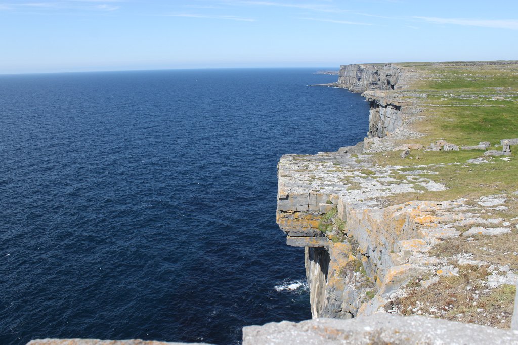 IMG_5119.JPG - Cliffs of  Dún Aonghasa . Dún Aonghasa is a prehistoric fort on  Inishmore . Inishmore is the biggest of the  Aran islands .