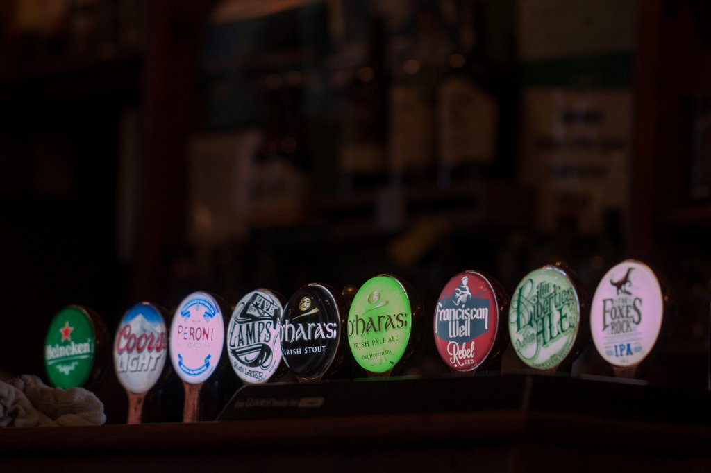 IMG_6499_c.jpg - Neary's Bar & Lounge, Chatham Street, Dublin, Ireland