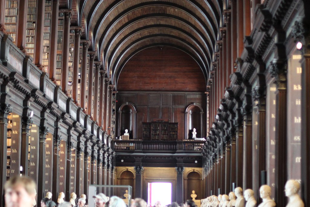 IMG_6538.JPG - The Long Room of the Old  Library  of  Trinity College  in Dublin. The library was founded together with the college in 1592. The library has legal deposit rights for Ireland and Great Britain. As such even the long room, even though extended in height, is far too small for all the books. The long room is the main chamber of the old library and was build between 1712 and 1732. It houses 200000 of the oldest books of the library.