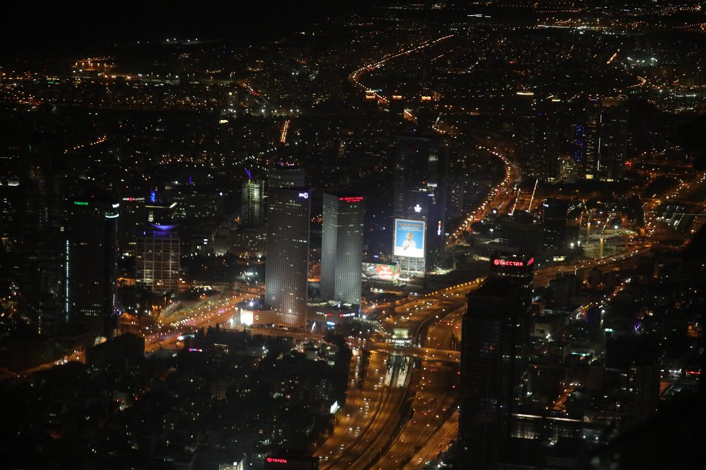 574A1066.JPG -  Tel Aviv  at night from the plane