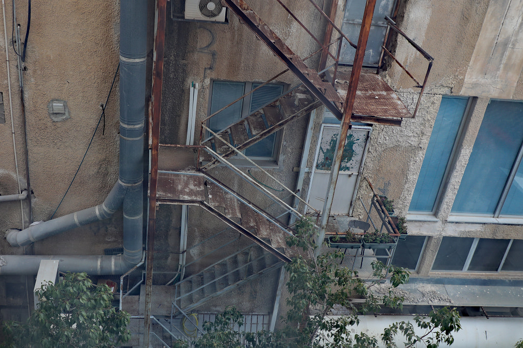 574A1079_c2.jpg - Rusty staircase