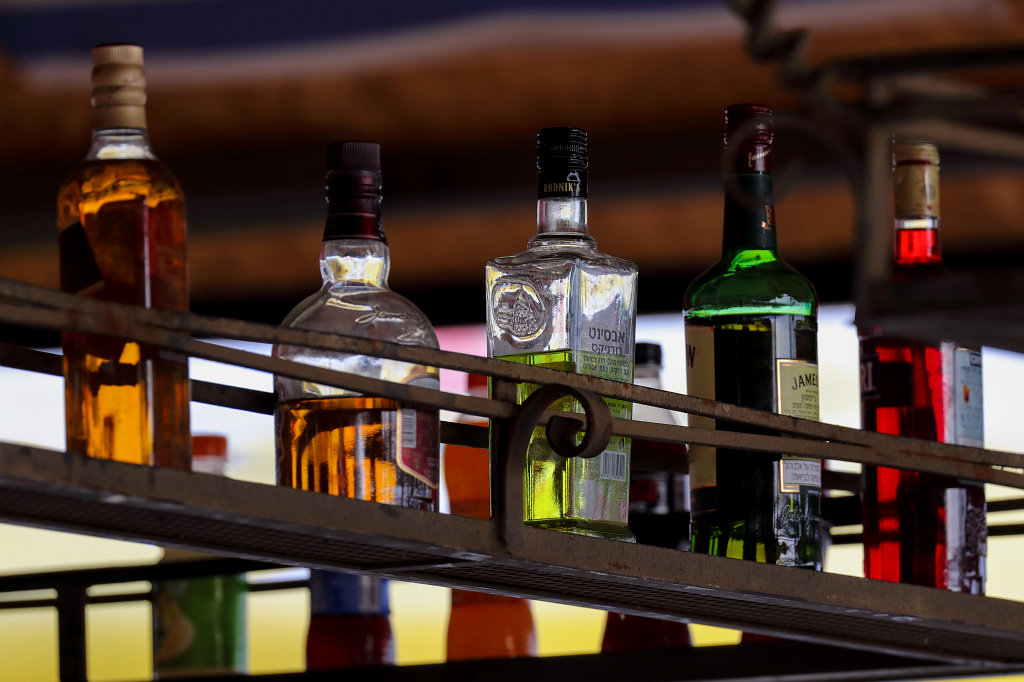 574A1519_c.jpg - Bar -400 gots its name because it is located 400 meters below sea level. Luckily, as you can see, it isn't underwater as the  Dead Sea  is even some meters below it. It is probably the lowest bar in the world.